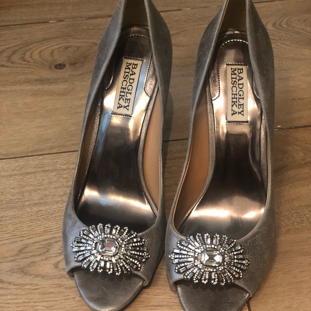 Badgley Mischka peep-toe heels